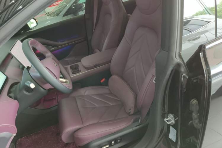 Used Nio ET5T 2025 75 kWh Touring Left Front Seat