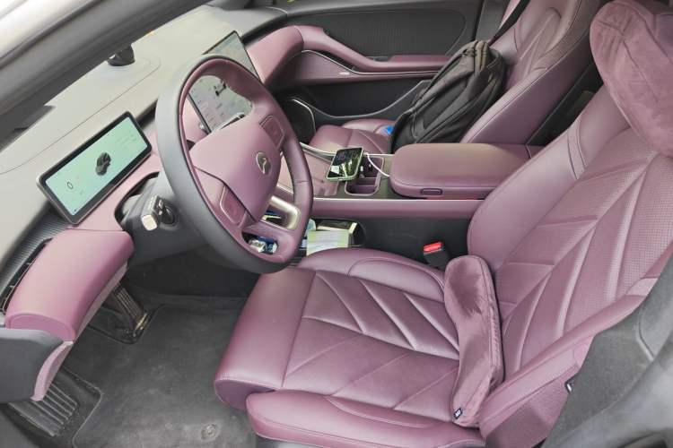 Used Nio ET5T 2025 75 kWh Touring Left Front Seat