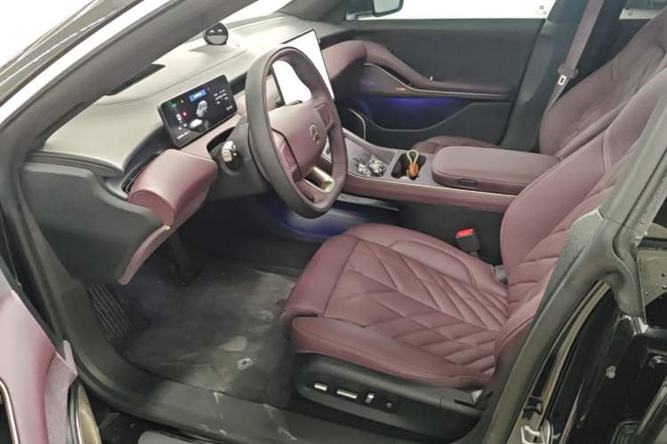 Used Nio ET5T 2025 75 kWh Touring Left Front Seat