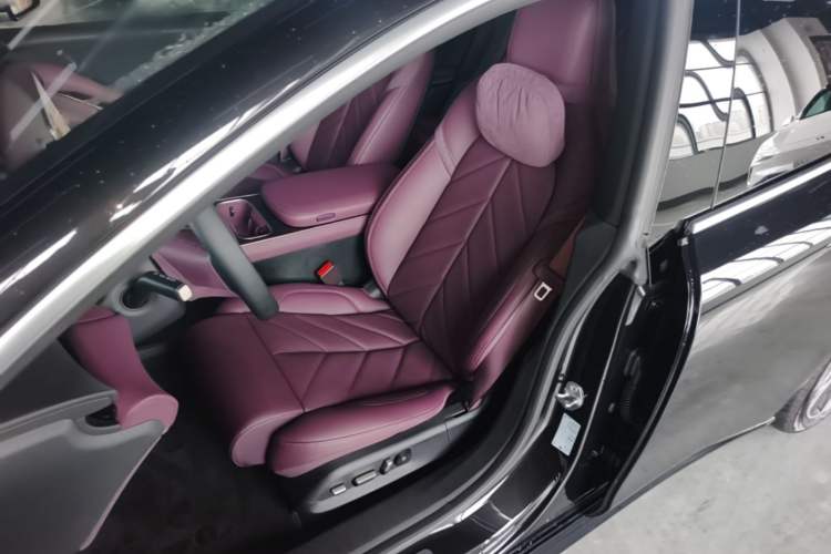 Used Nio ET5T 2025 75 kWh Touring Left Front Seat
