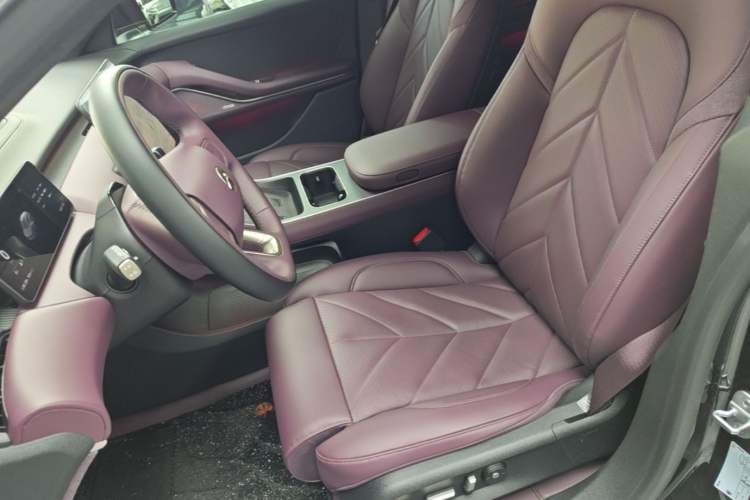 Used Nio ET5T 2025 75 kWh Touring Left Front Seat