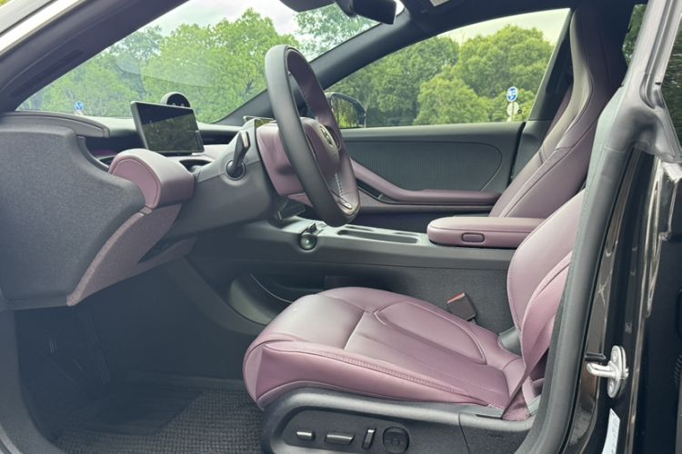 Used Nio ET5T 2025 75 kWh Touring Left Front Seat