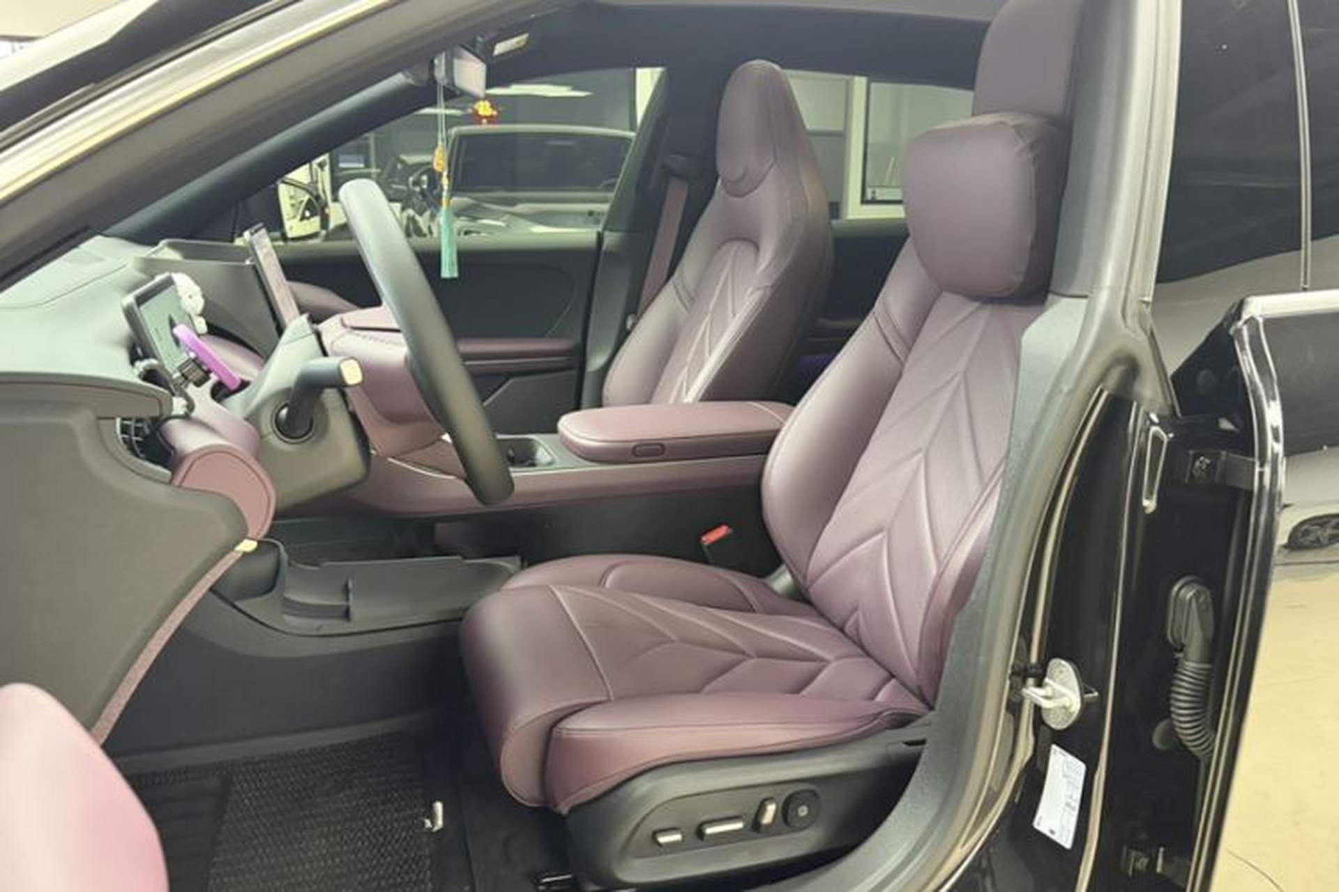 Used Nio ET5T 2025 75 kWh Touring Left Front Seat