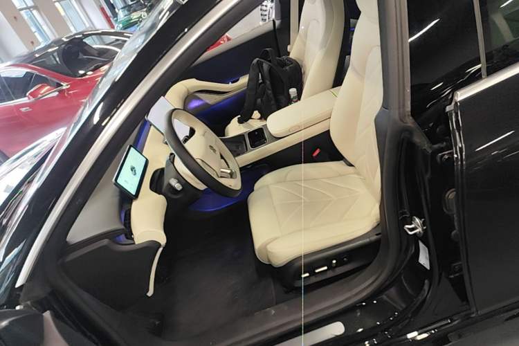 Used Nio ET5T 2025 75 kWh Touring Left Front Seat