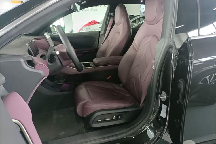 Used Nio ET5T 2025 75 kWh Touring Left Front Seat