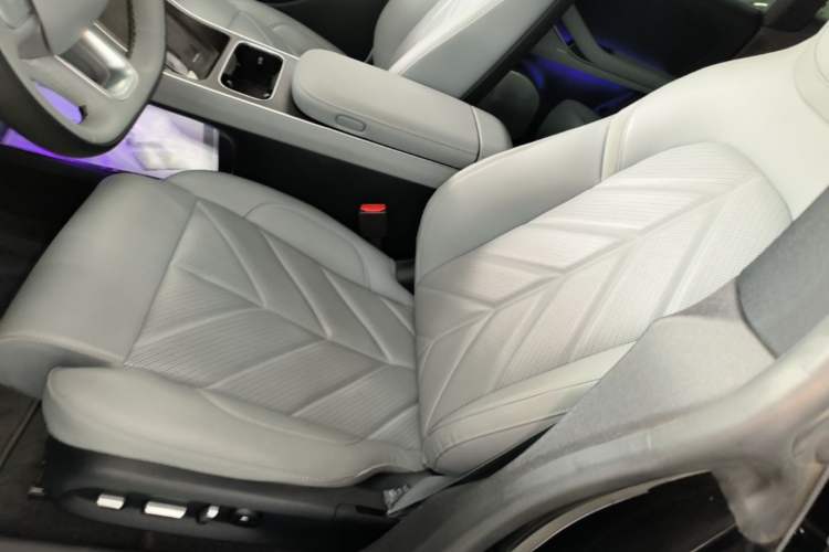 Used Nio ET5T 2025 75 kWh Touring Left Front Seat