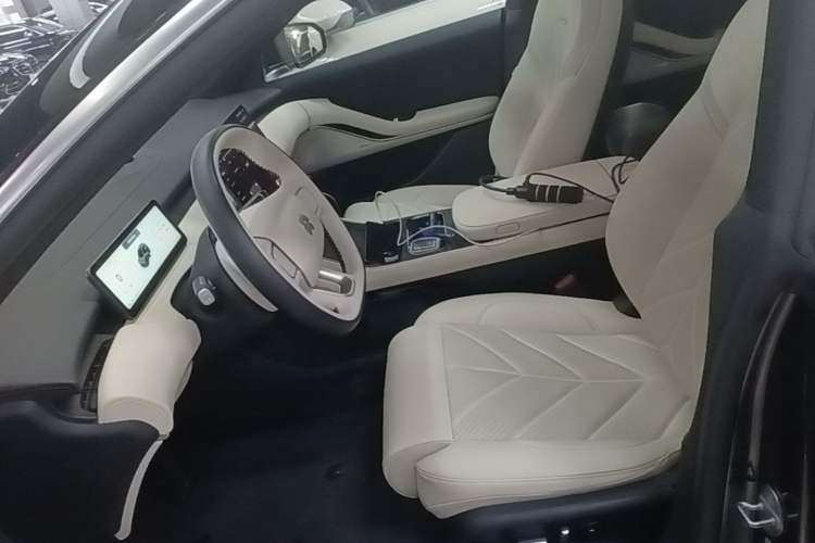 Used Nio ET5T 2025 75 kWh Touring Left Front Seat