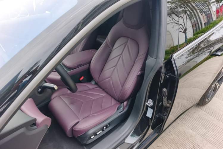 Used Nio ET5T 2025 75 kWh Touring Left Front Seat