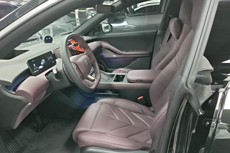 Used Nio ET5T 2025 75 kWh Touring Left Front Seat