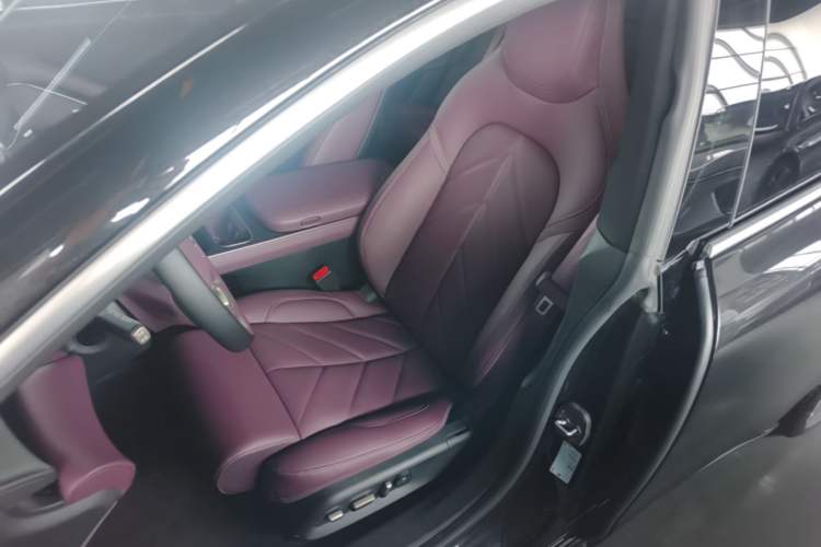 Used Nio ET5T 2025 75 kWh Touring Left Front Seat