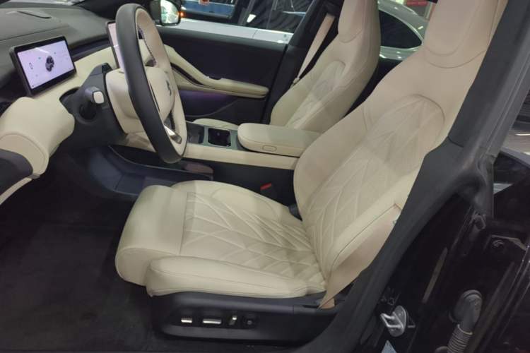 Used Nio ET5T 2025 75 kWh Touring Left Front Seat
