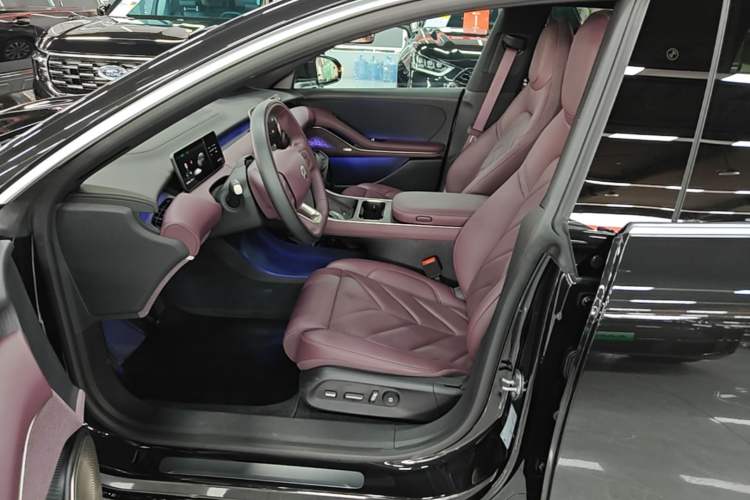 Used Nio ET5T 2025 75 kWh Touring Left Front Seat