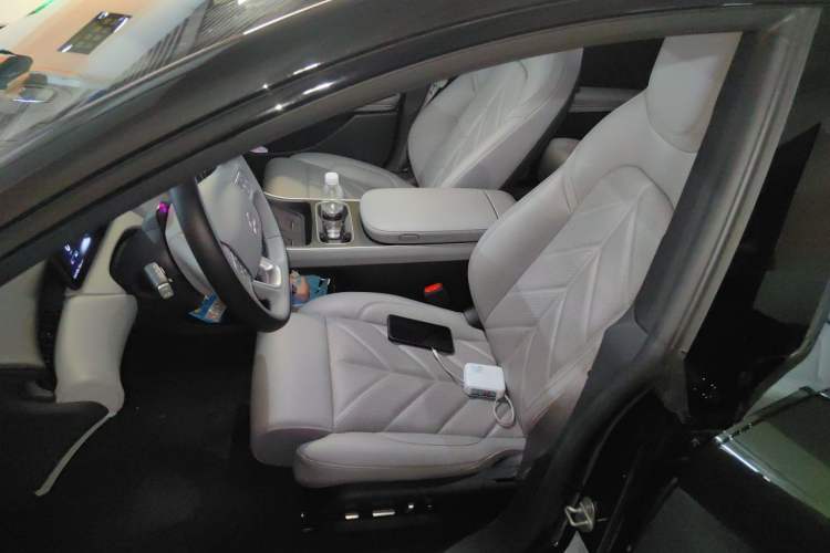 Used Nio ET5T 2025 75 kWh Touring Left Front Seat