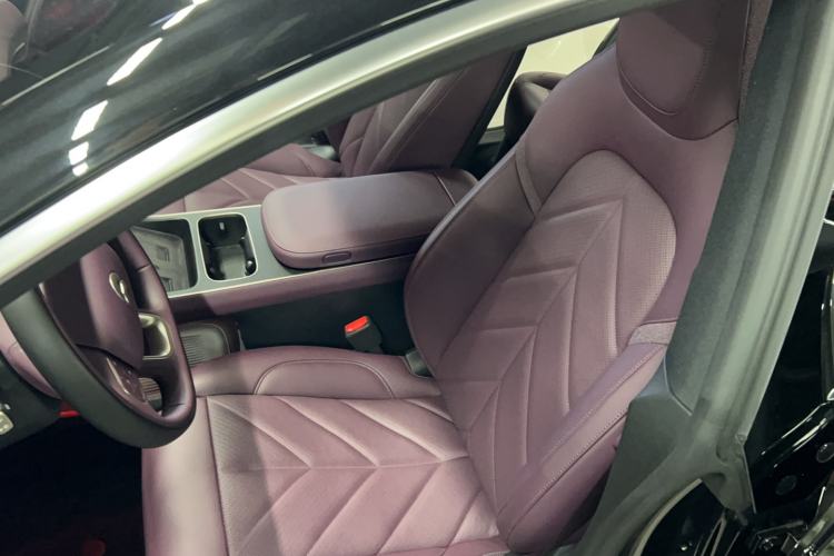 Used Nio ET5T 2025 75 kWh Touring Left Front Seat