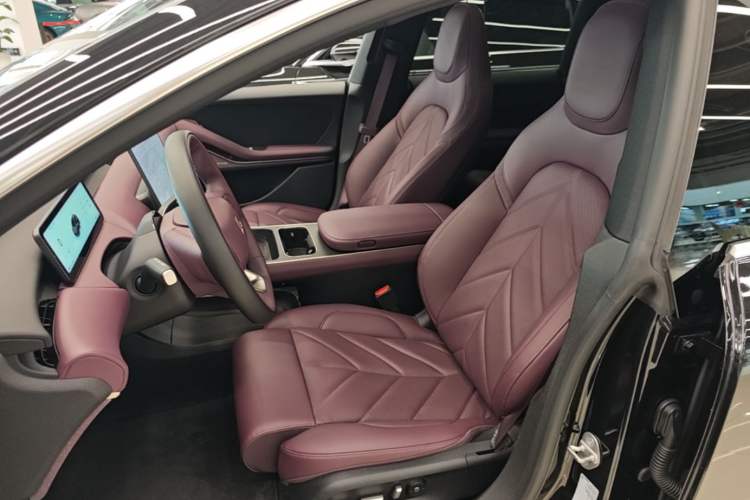 Used Nio ET5T 2025 75 kWh Touring Left Front Seat