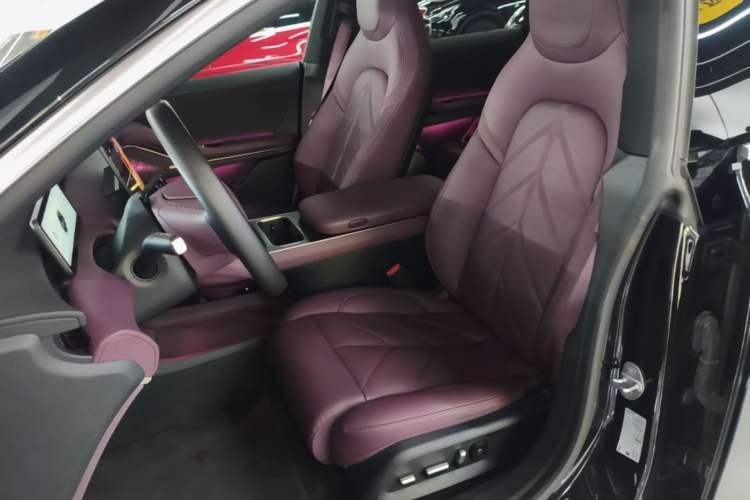 Used Nio ET5T 2025 75 kWh Touring Left Front Seat
