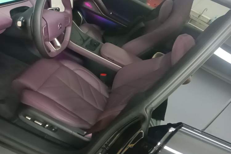 Used Nio ET5T 2025 75 kWh Touring Left Front Seat