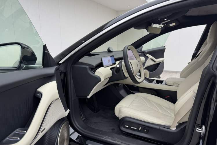 Used Nio ET5T 2025 75 kWh Touring Left Front Seat