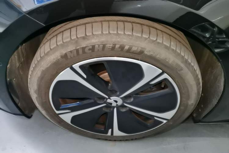 Used Nio ET5T 2025 75 kWh Touring Left Front Wheel Hub