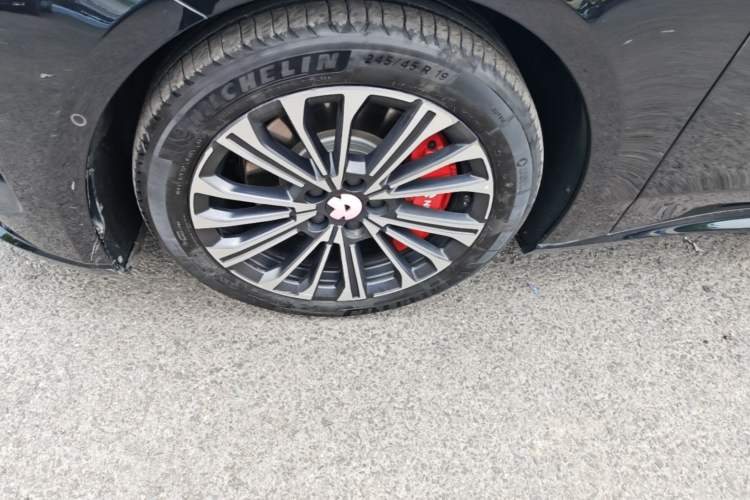 Used Nio ET5T 2025 75 kWh Touring Left Front Wheel Hub