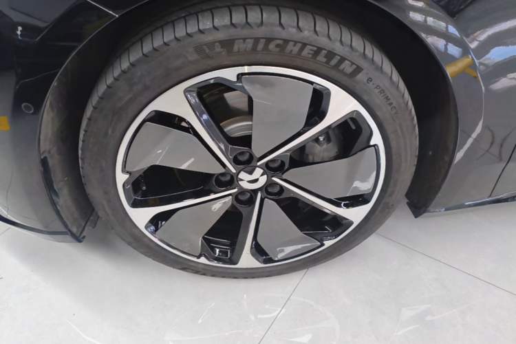 Used Nio ET5T 2025 75 kWh Touring Left Front Wheel Hub