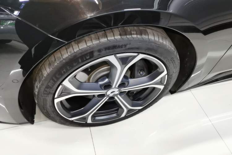 Used Nio ET5T 2025 75 kWh Touring Left Front Wheel Hub