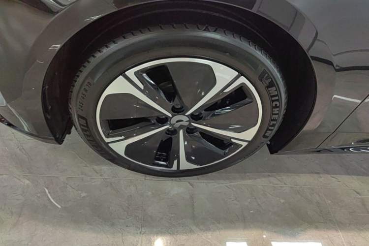 Used Nio ET5T 2025 75 kWh Touring Left Front Wheel Hub