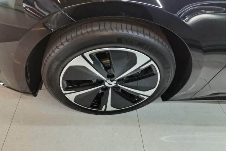 Used Nio ET5T 2025 75 kWh Touring Left Front Wheel Hub
