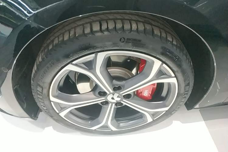Used Nio ET5T 2025 75 kWh Touring Left Front Wheel Hub