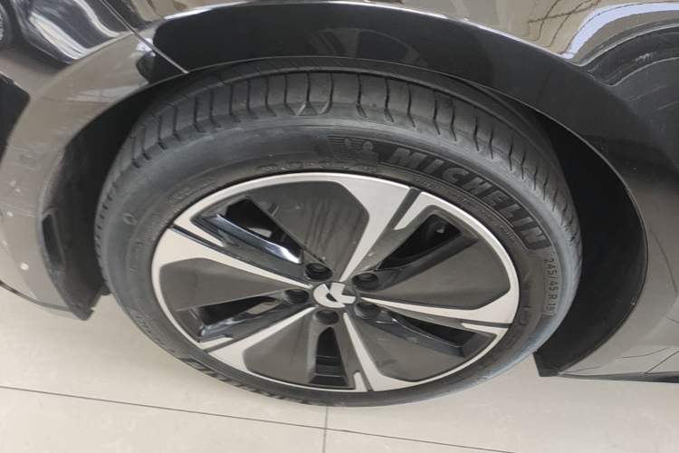 Used Nio ET5T 2025 75 kWh Touring Left Front Wheel Hub