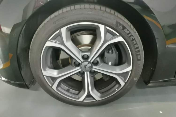 Used Nio ET5T 2025 75 kWh Touring Left Front Wheel Hub