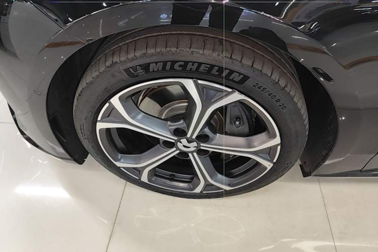Used Nio ET5T 2025 75 kWh Touring Left Front Wheel Hub