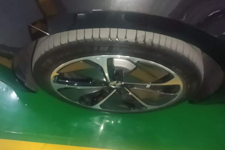 Used Nio ET5T 2025 75 kWh Touring Left Front Wheel Hub