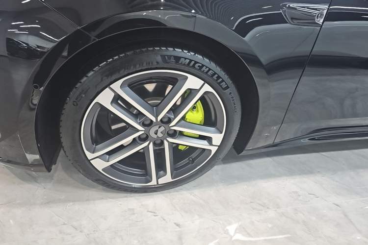 Used Nio ET5T 2025 Model Champion Commemorative Edition, 100kWh Touring Left Front Wheel Hub