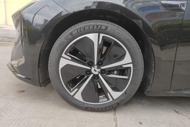 Used Nio ET5T 2025 75 kWh Touring Left Front Wheel Hub