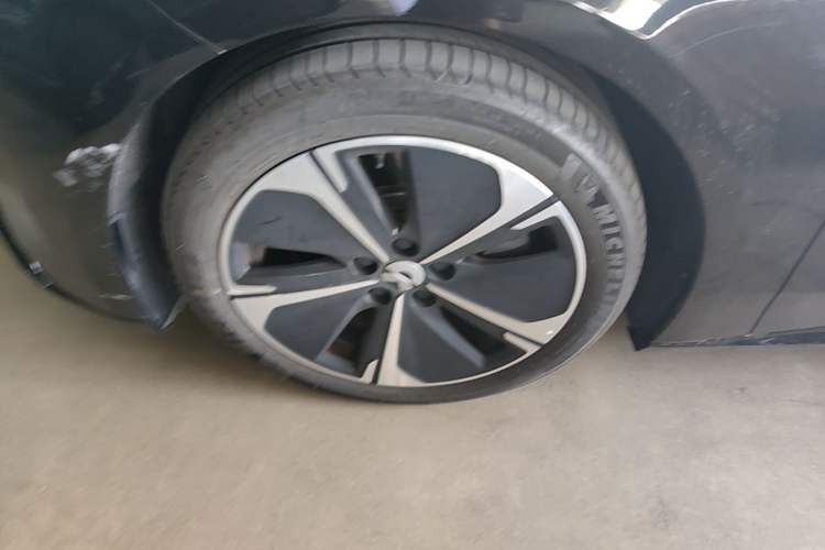 Used Nio ET5T 2025 75 kWh Touring Left Front Wheel Hub