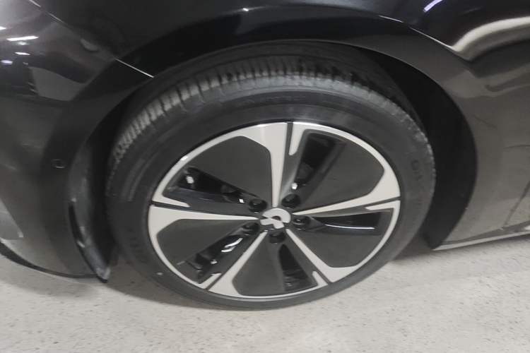 Used Nio ET5T 2025 75 kWh Touring Left Front Wheel Hub