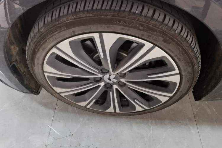 Used Nio ET5T 2025 75 kWh Touring Left Front Wheel Hub