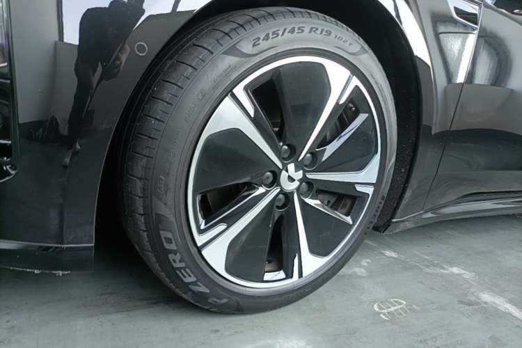 Used Nio ET5T 2025 75 kWh Touring Left Front Wheel Hub