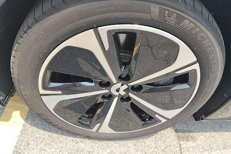 Used Nio ET5T 2025 75 kWh Touring Left Front Wheel Hub