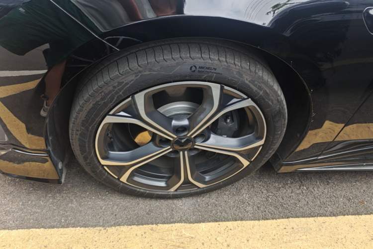 Used Nio ET5T 2025 100kWh Touring Left Front Wheel Hub