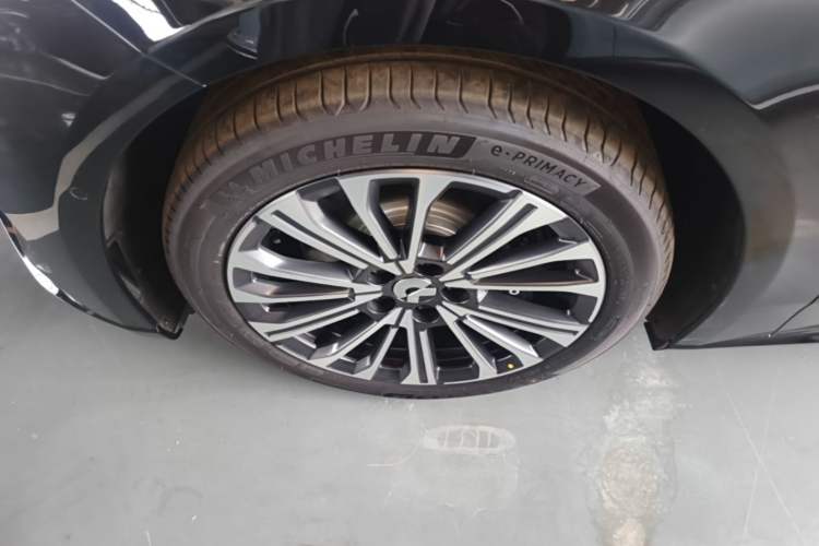 Used Nio ET5T 2025 75 kWh Touring Left Front Wheel Hub