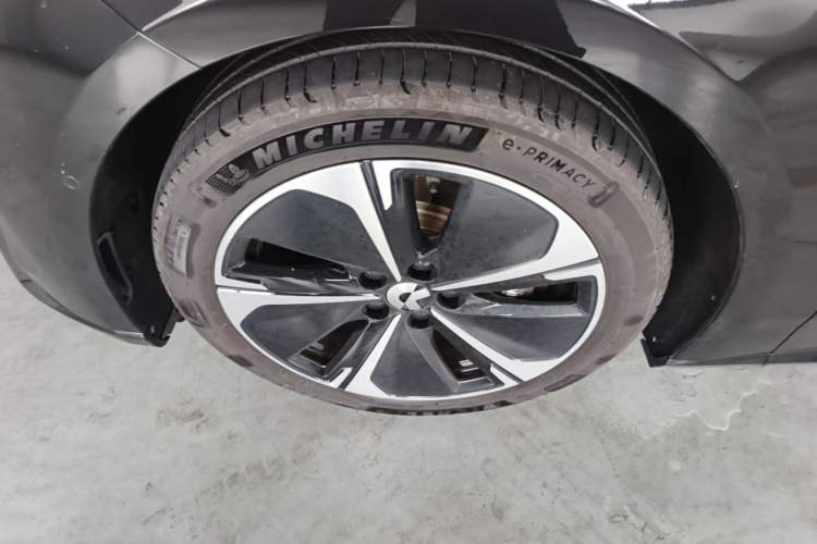 Used Nio ET5T 2025 75 kWh Touring Left Front Wheel Hub