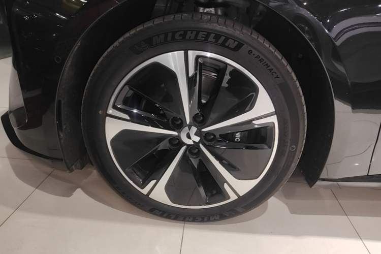 Used Nio ET5T 2025 75 kWh Touring Left Front Wheel Hub