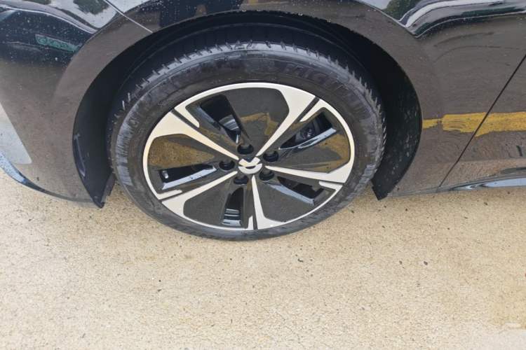 Used Nio ET5T 2025 75 kWh Touring Left Front Wheel Hub