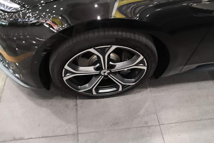 Used Nio ET5T 2025 75 kWh Touring Left Front Wheel Hub