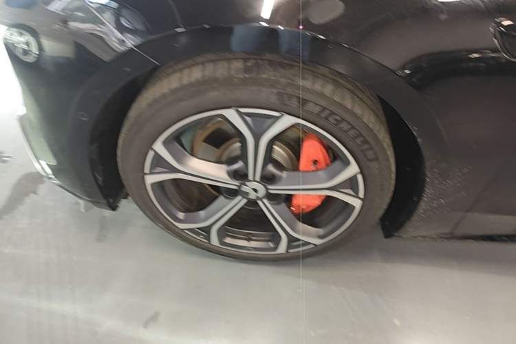 Used Nio ET5T 2025 75 kWh Touring Left Front Wheel Hub
