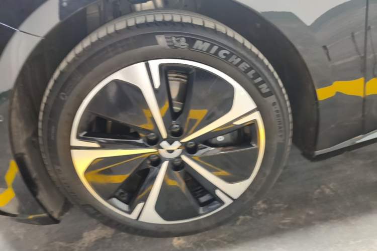 Used Nio ET5T 2025 75 kWh Touring Left Front Wheel Hub