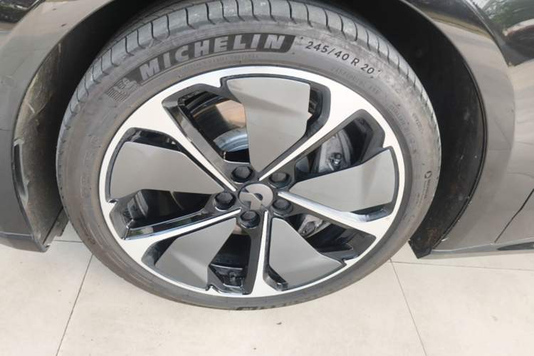 Used Nio ET5T 2025 75 kWh Touring Left Front Wheel Hub
