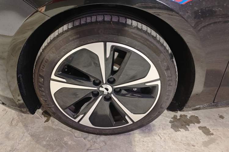 Used Nio ET5T 2025 75 kWh Touring Left Front Wheel Hub